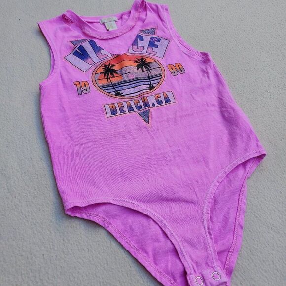 Forever 21 Girls "Venice Beach, CA 1990" pink cut-out bodysuit - Picture 3 of 8